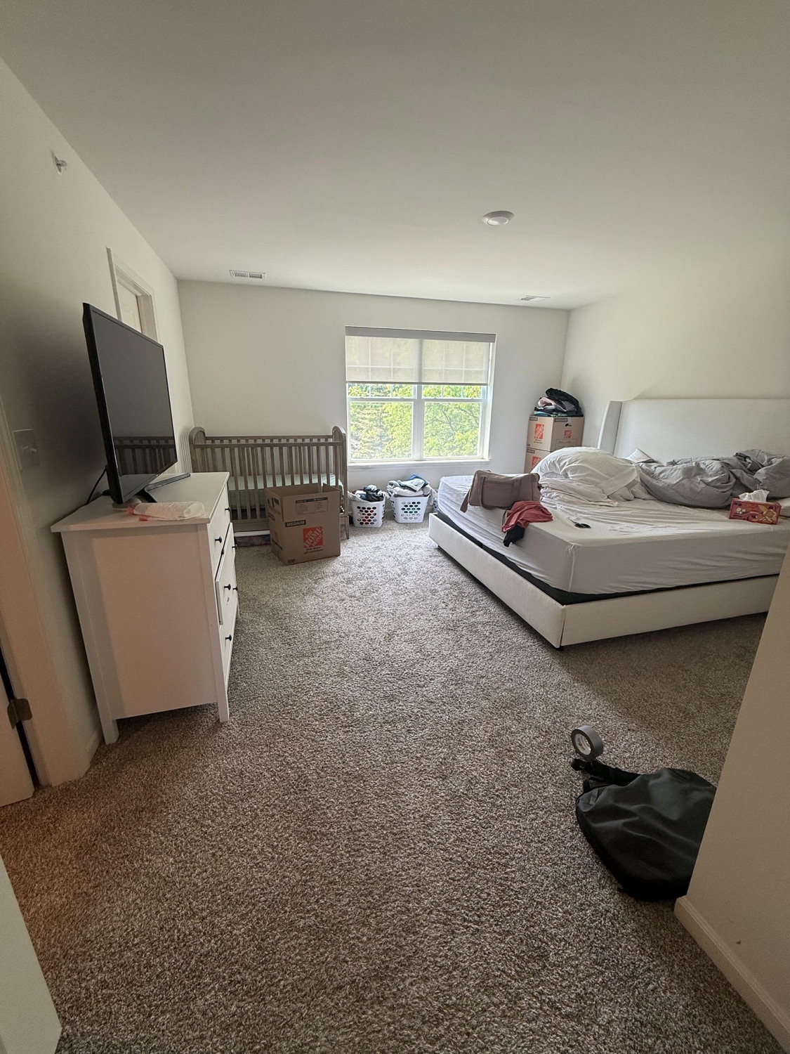 Bedroom cleared and spacious after a cleanout